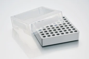 艾本德儲存盒 8 × 8, 可放置 64  個試管， 1  –  2  mL，3  件，高 53  mm，2  英寸，聚丙烯材料，可耐受最低 -86  °C，可高溫高壓滅菌，帶蓋子并具有數(shù)字字母標識